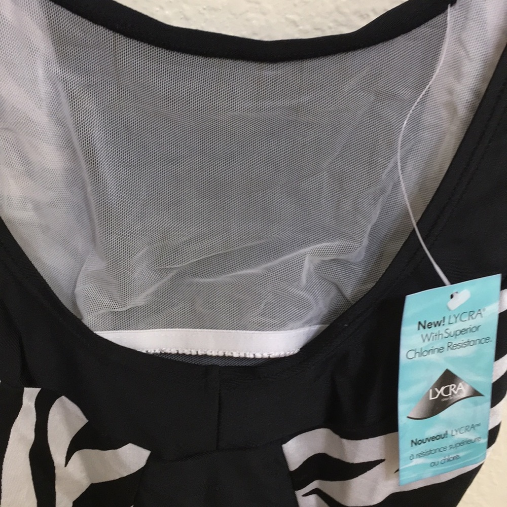 Black and white Swimsuit NWT - Picture 4 of 5